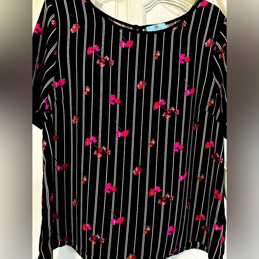 Cece blouse, XL, black w/vertical white stripes/fuchsia and purple flowers.